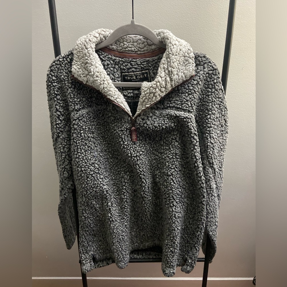 True Grit fleece pullover medium